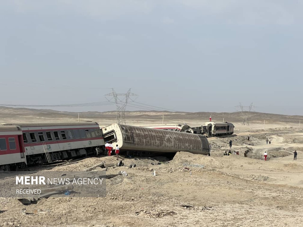 خروج قطار مشهد به یزد از ریل/ ۲۲ کشته/ اعلام عزای عمومی به دستور رئیس جمهور