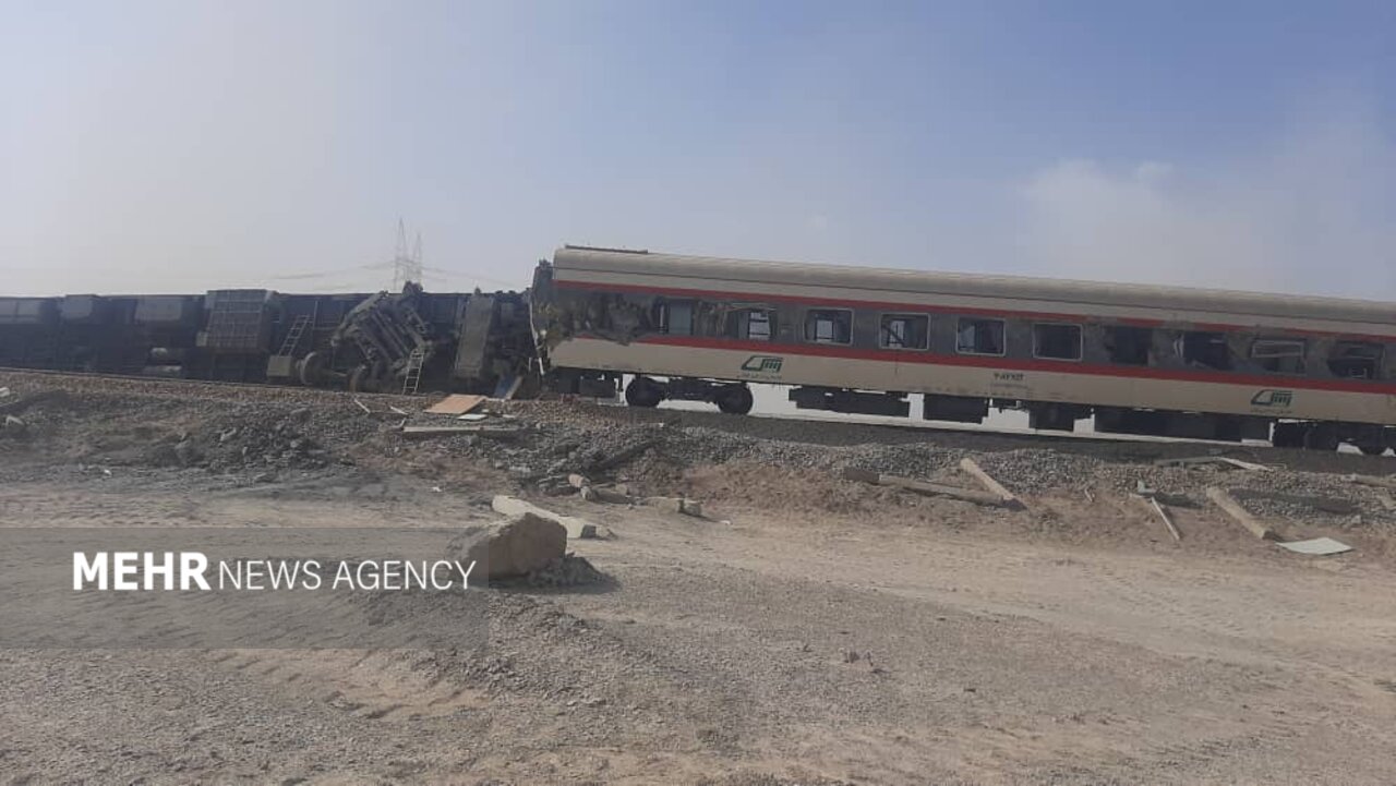 شمار فوتی های حادثه قطار مشهد- یزد به ۱۷ نفر رسید