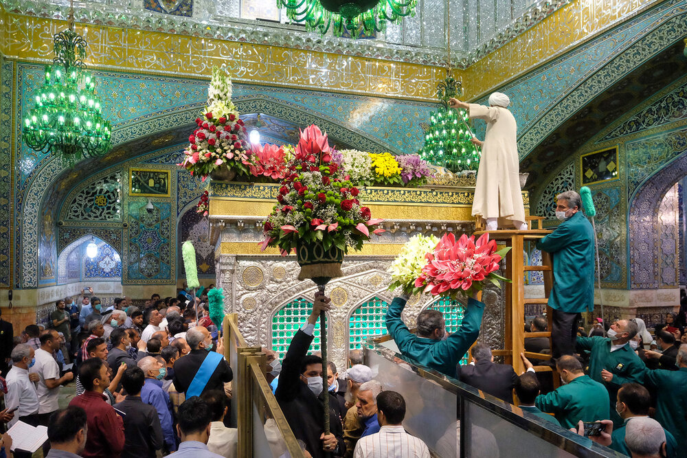 طبق طبق گل پیشکش به امام مهربانیها