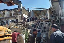 جزییات جدید از حادثه ریزش ساختمان مسکونی در بهارستان/ اعزام تیم‌های عملیاتی و سگ‌های زنده یاب