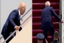 VIDEO: US' Biden stumbles on Air Force One stairs again
