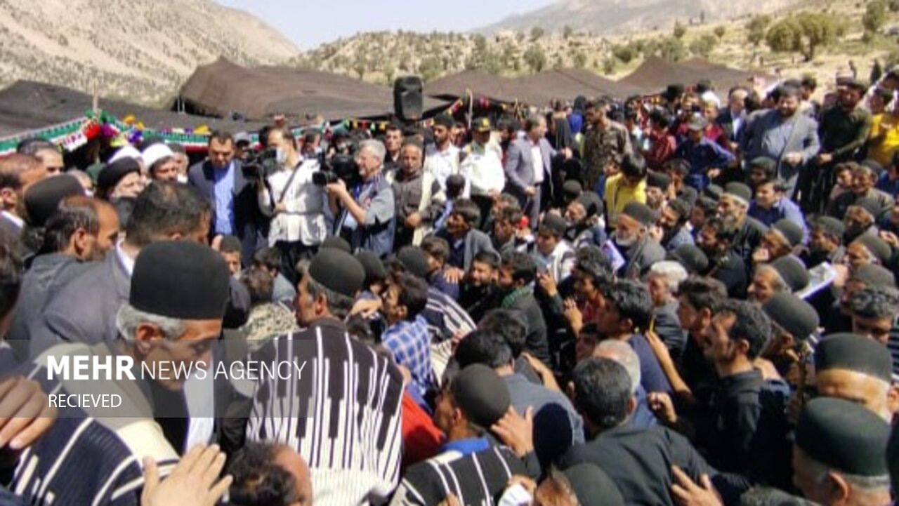 تصاویری از حضور رییسجمهور در جمع عشایر «لبد» بازفت