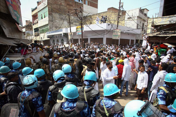 Hindistan'da Hz. Muhammed'e hakareti protestoda 300 tutuklama Hindistan'da Hz. Muhammed'e hakareti protestoda 300 tutuklama
