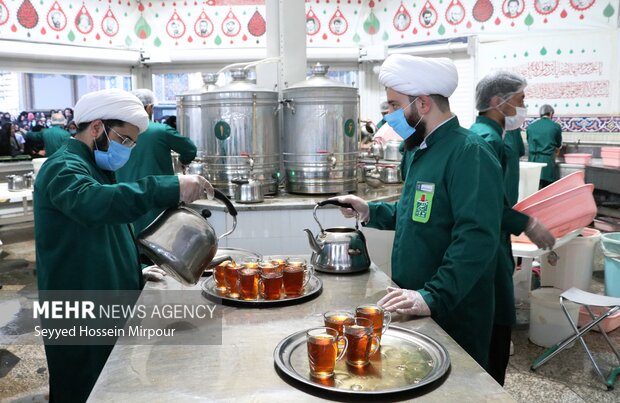 Iranians mark Imam Reza birthday anniv. in Mashhad
