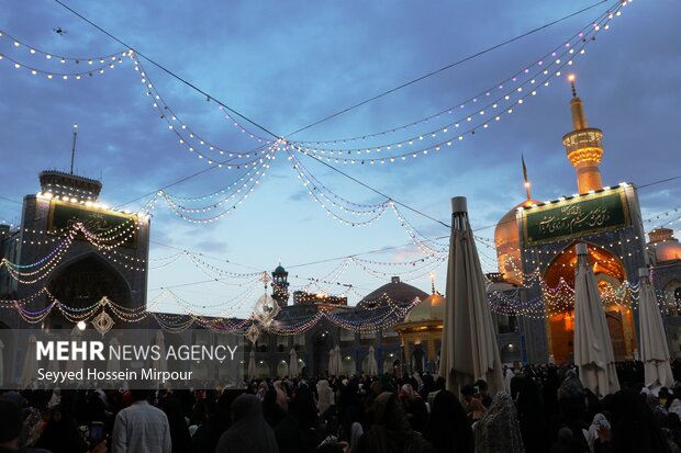 Iranians mark Imam Reza birthday anniv. in Mashhad
