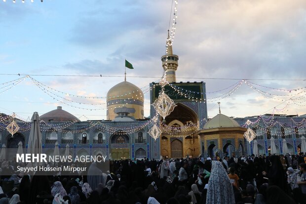 Iranians mark Imam Reza birthday anniv. in Mashhad
