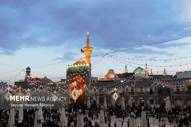 Iranians mark Imam Reza birthday anniv. in Mashhad
