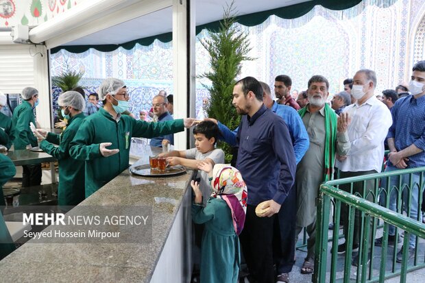 Iranians mark Imam Reza birthday anniv. in Mashhad
