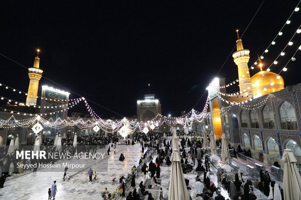 Iranians mark Imam Reza birthday anniv. in Mashhad
