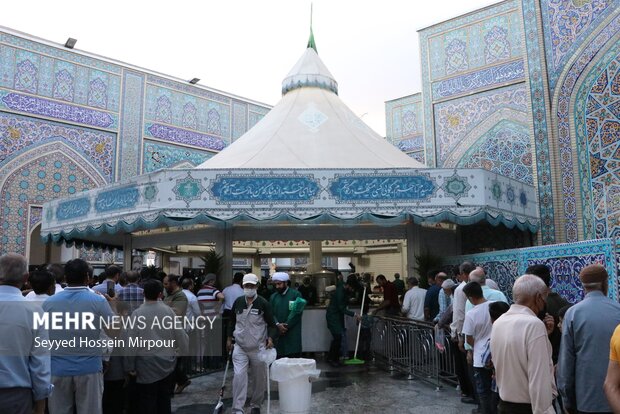 Iranians mark Imam Reza birthday anniv. in Mashhad
