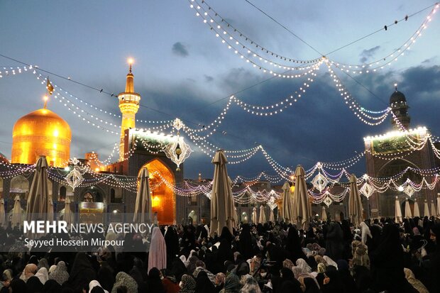 Iranians mark Imam Reza birthday anniv. in Mashhad
