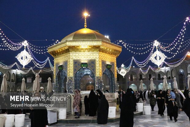 Iranians mark Imam Reza birthday anniv. in Mashhad
