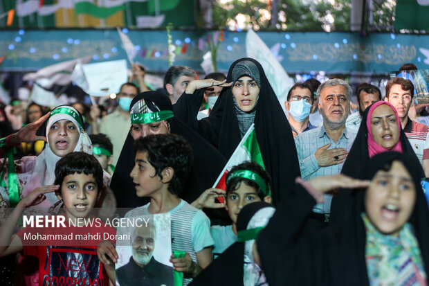 اجتماع بزرگ امام رضایی ها در اعتراض اهانت به ساحت پیامبر اعظم(ص) و امام هشتم(ع) با حضور اقشار مختلف مردم و مسئولین در دانشگاه تهران برگزار شد