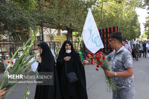 اجتماع بزرگ امام رضایی‌ها با عنوان «ولایت عشق» با حضور اقشار مختلف مردم و هیئات مذهبی در اعتراض به اهانت به ساحت پیامبر اعظم (ص) و امام هشتم (ع) بعدازظهر امروز جمعه ۲۰ خرداد ۱۴۰۱ در دانشگاه تهران برگزار شد.