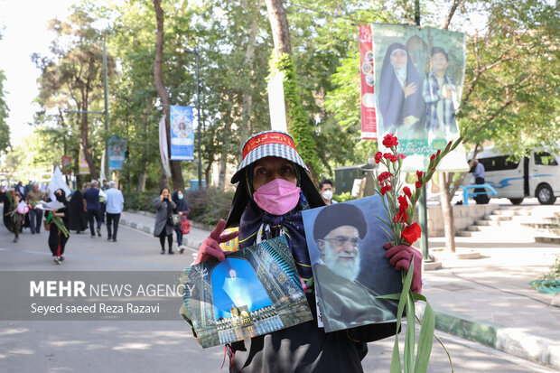 اجتماع بزرگ امام رضایی‌ها با عنوان «ولایت عشق» با حضور اقشار مختلف مردم و هیئات مذهبی در اعتراض به اهانت به ساحت پیامبر اعظم (ص) و امام هشتم (ع) بعدازظهر امروز جمعه ۲۰ خرداد ۱۴۰۱ در دانشگاه تهران برگزار شد.