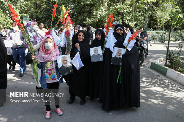 اجتماع بزرگ امام رضایی‌ها با عنوان «ولایت عشق» با حضور اقشار مختلف مردم و هیئات مذهبی در اعتراض به اهانت به ساحت پیامبر اعظم (ص) و امام هشتم (ع) بعدازظهر امروز جمعه ۲۰ خرداد ۱۴۰۱ در دانشگاه تهران برگزار شد.