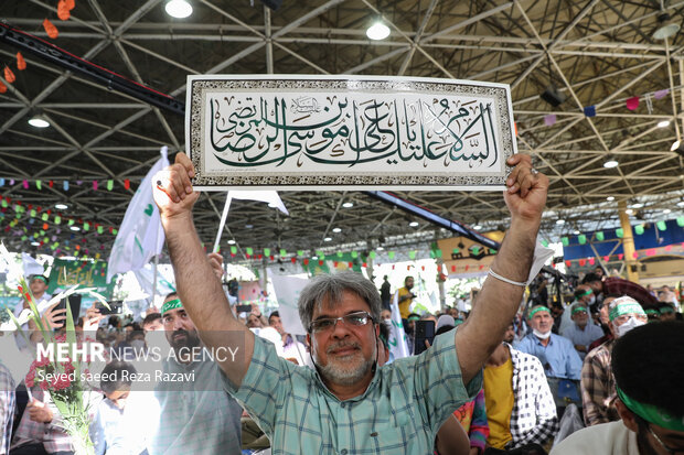 اجتماع بزرگ امام رضایی‌ها با عنوان «ولایت عشق» با حضور اقشار مختلف مردم و هیئات مذهبی در اعتراض به اهانت به ساحت پیامبر اعظم (ص) و امام هشتم (ع) بعدازظهر امروز جمعه ۲۰ خرداد ۱۴۰۱ در دانشگاه تهران برگزار شد.