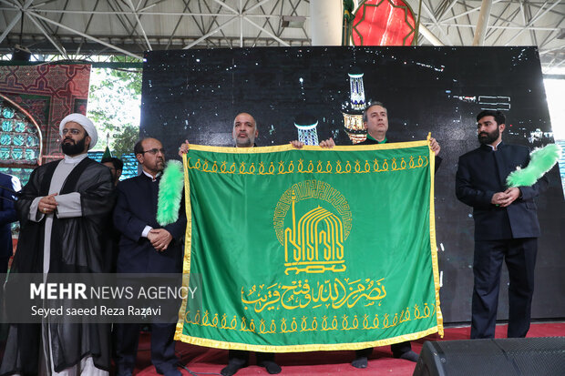 اجتماع بزرگ امام رضایی‌ها با عنوان «ولایت عشق» با حضور اقشار مختلف مردم و هیئات مذهبی در اعتراض به اهانت به ساحت پیامبر اعظم (ص) و امام هشتم (ع) بعدازظهر امروز جمعه ۲۰ خرداد ۱۴۰۱ در دانشگاه تهران برگزار شد.