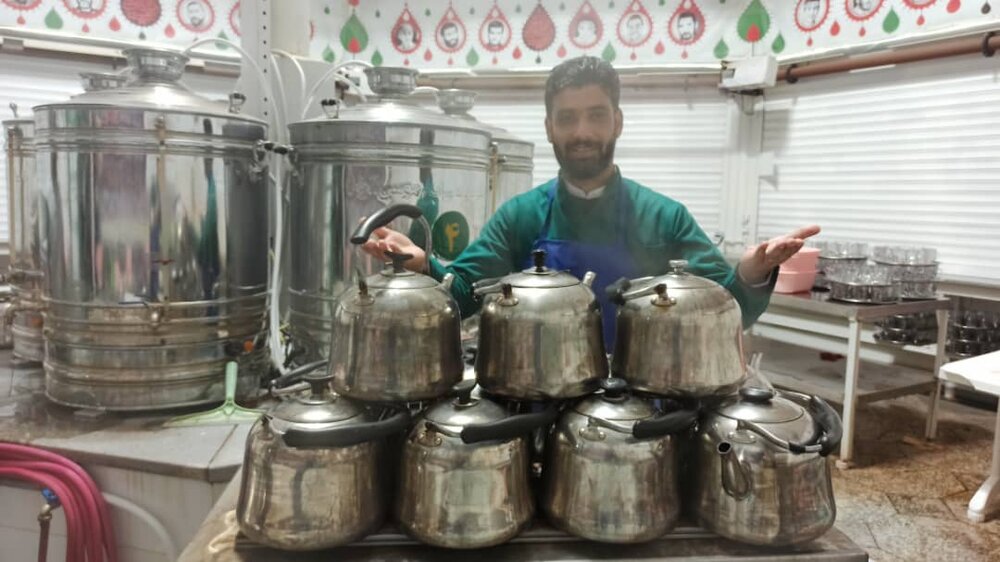 اینجا در آسمان سیر می کنی/ «چایخانه حضرت» از نگاه خادم