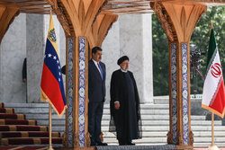 Venezuela Cumhurbaşkanı Tahran'da resmi törenle karşılandı