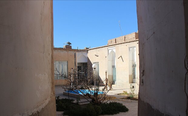 درب بسته اماکن تاریخی بیرجند/قفل این بناها کی باز میشود؟