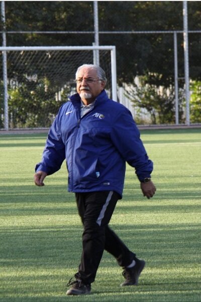 مهدویکیا با کدام کارنامه سرمربی امید شد/ تیم ملی آموزشگاه نیست