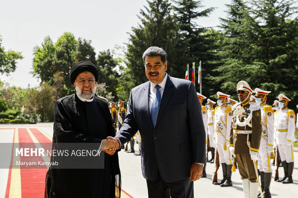 Reisi, Venezuela Lideri Maduro'yu törenle karşıladı