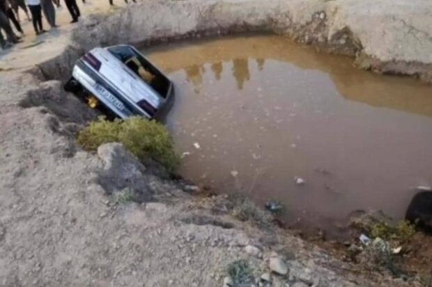 سقوط خودرو در گودال آب  ۳ کشته برجا گذاشت