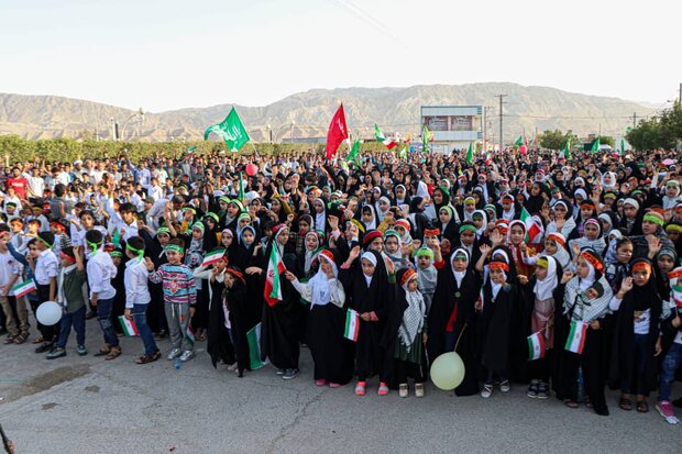 "Selam Komutan" marşı Fars'ta seslendirildi "Selam Komutan" marşı Fars'ta seslendirildi