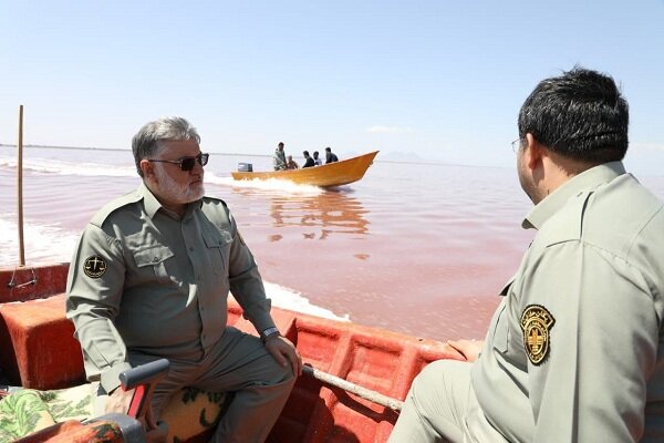 بازدید استاندار آذربایجان غربی از دریاچه ارومیه