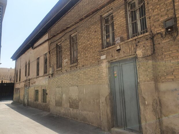 وعده بازسازی و بهره برداری از بنای معیرالممالک یک ساله شد