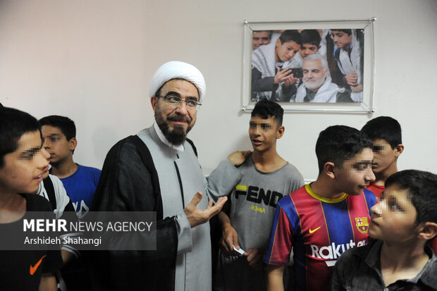 حجت الاسلام احمد صالحی رئیس مرکز ارتباط مردمی ریاست جمهوری ظهر امروز از مرکز کودکان کار یاسر بازدید کرد