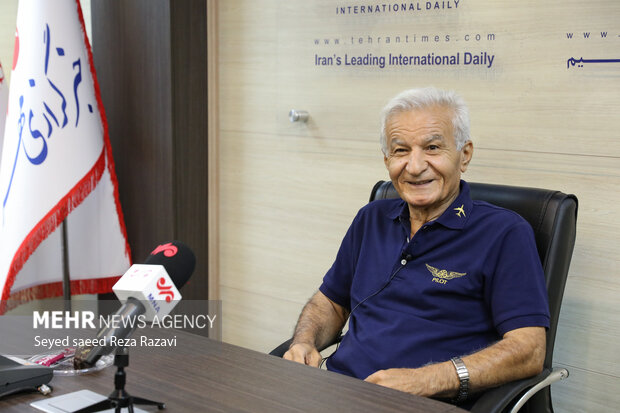 گفتگو با امیر خلبان حسینعلی ذوالفقاری در خبرگزاری مهر حضور دارد