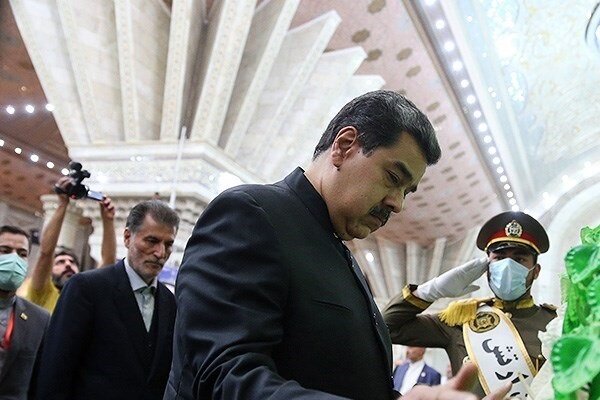 رئیس‌جمهور ونزوئلا به مقام شامخ امام خمینی (ره) ادای احترام کرد