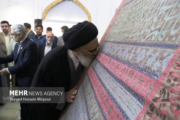 رونمایی از منسوج زربفت مضجع مطهر رضوی در مشهد