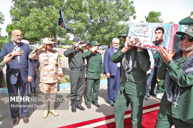 استقبال از شهید الرحمن احدی در فرودگاه اردبیل