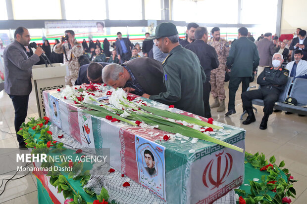 استقبال از شهید الرحمن احدی در فرودگاه اردبیل