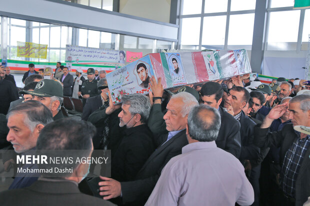 استقبال از شهید الرحمن احدی در فرودگاه اردبیل
