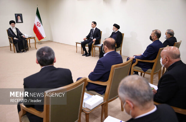 الرئيس التركماني يلتقي قائد الثورة الاسلامية
