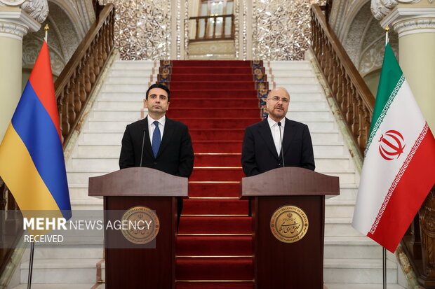 محمدباقر قالیباف رئیس مجلس شورای اسلامی و آلن سیمونیان رئیس مجلس ملی ارمنستان در نشست خبری حضور دارند