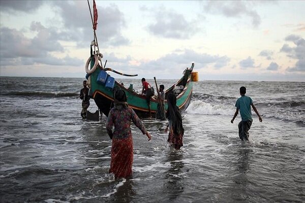  روہینگیا مسلمانوں کو لے جانے والی کشتی خرابی کا شکار،ہمسایہ ممالک سے مدد کی اپیل