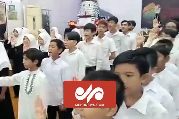 اجرای سرود سلام فرمانده توسط کودکان میانماری