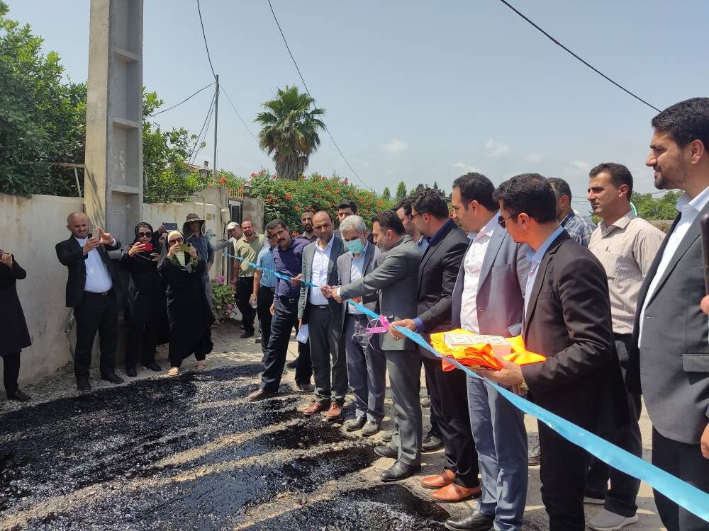 پروژه بزرگ و فراگیر آسفالت مناطق محروم در نوشهر کلید خورد