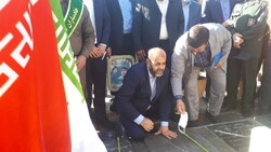ادای احترام وزیر راه و شهرسازی به مقام شامخ شهدای اصفهان