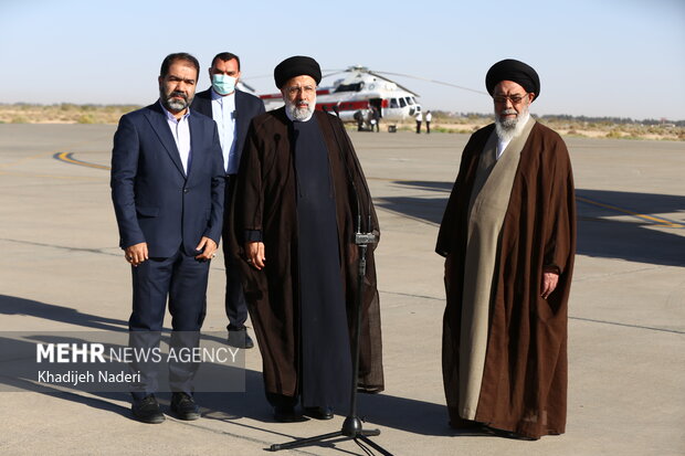 President Raeisi arrives in Isfahan 