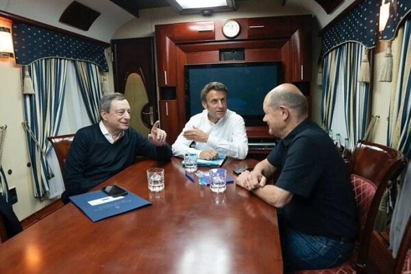 Fransa, İtalya ve Almanya liderleri kiev'de Fransa, İtalya ve Almanya liderleri kiev'de