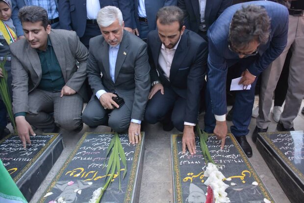 حضور وزیر ورزش و جوانان در گلستان شهدا سمیرم