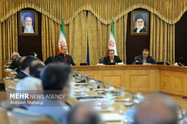 گردهمایی اساتید و نخبگان حقوق بین الملل صبح امروز با حضور محمد دهقان معاون حقوقی رئیس جمهور برگزار شد