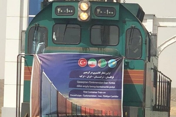 Kazakistan'dan Türkiye'ye giden ilk ihracat treni İran'a ulaştı Kazakistan'dan Türkiye'ye giden ilk ihracat treni İran'a ulaştı