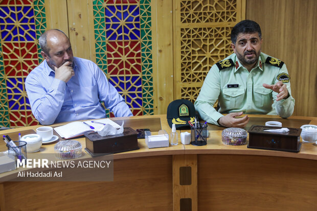 پلیس باید اقدامات خود را برای جامعه تشریح کند